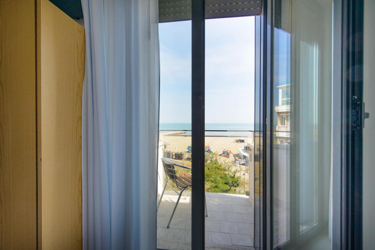 Hotel Paloma Beach Front Chiringuitos Time ريميني المظهر الخارجي الصورة
