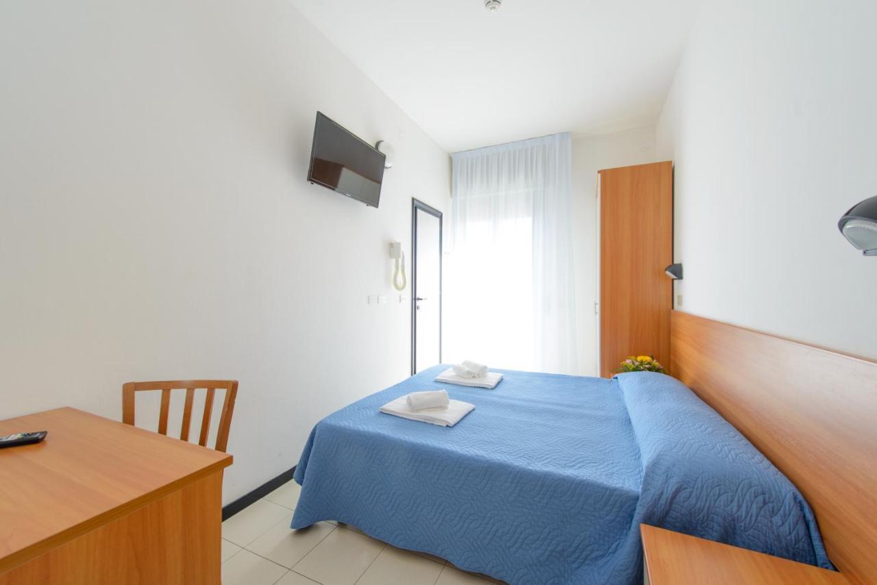 Hotel Paloma Beach Front Chiringuitos Time ريميني المظهر الخارجي الصورة