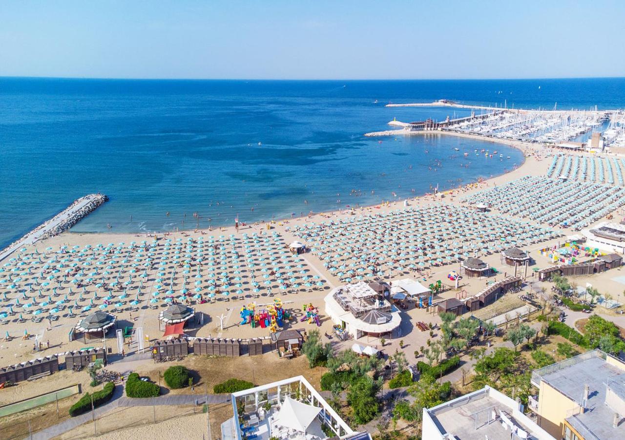 Hotel Paloma Beach Front Chiringuitos Time ريميني المظهر الخارجي الصورة
